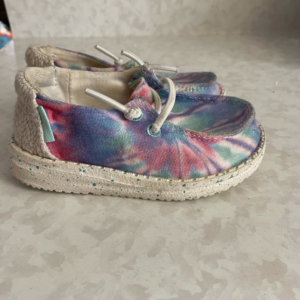 NWOT tie-dye toddler size 6 Hey Dudes